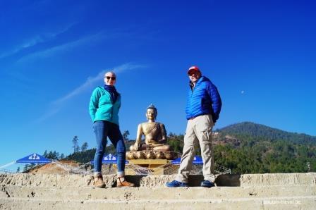 09 Bhutanspezialisten am Buddha web
