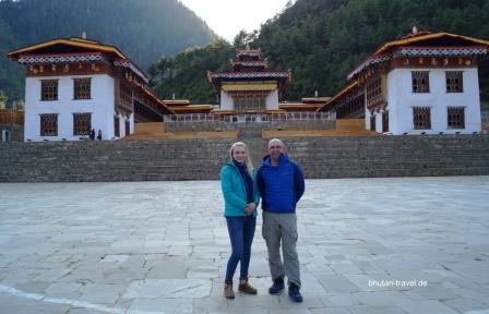 11 Der neue Dzong im Ha Tal web